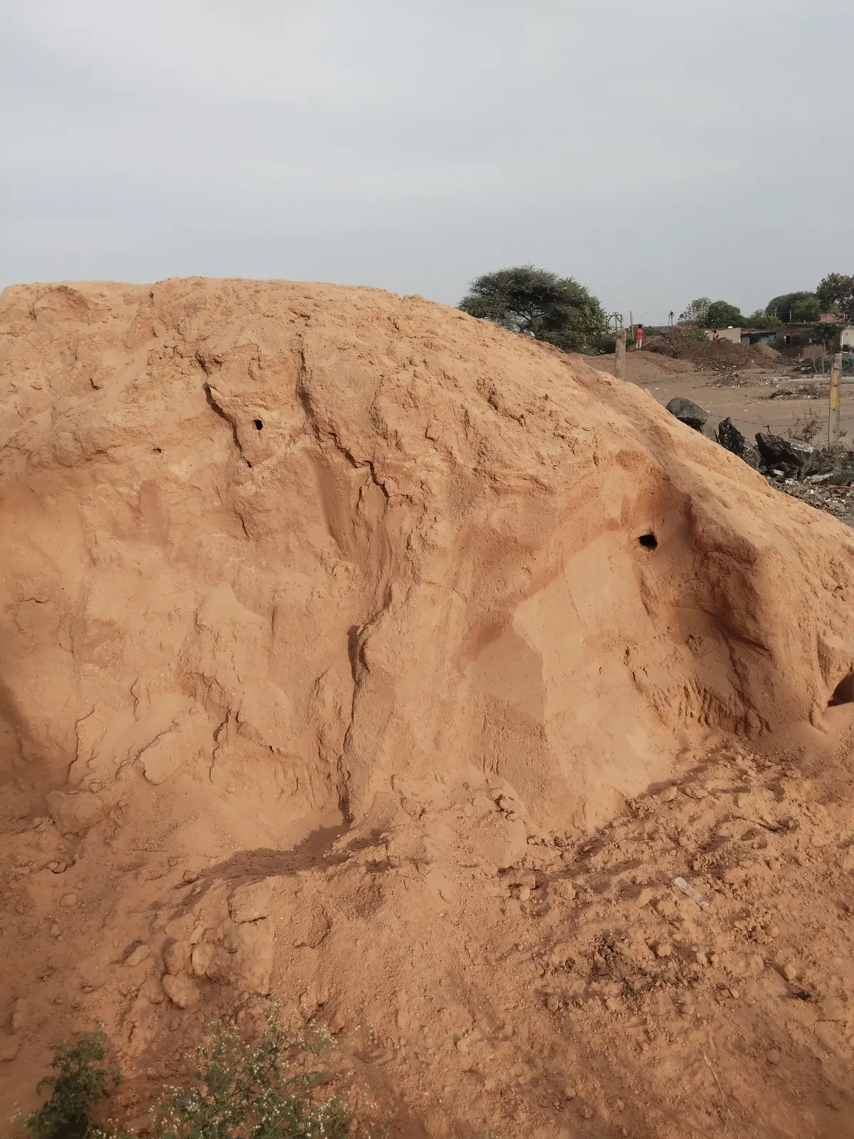 Silica sand
